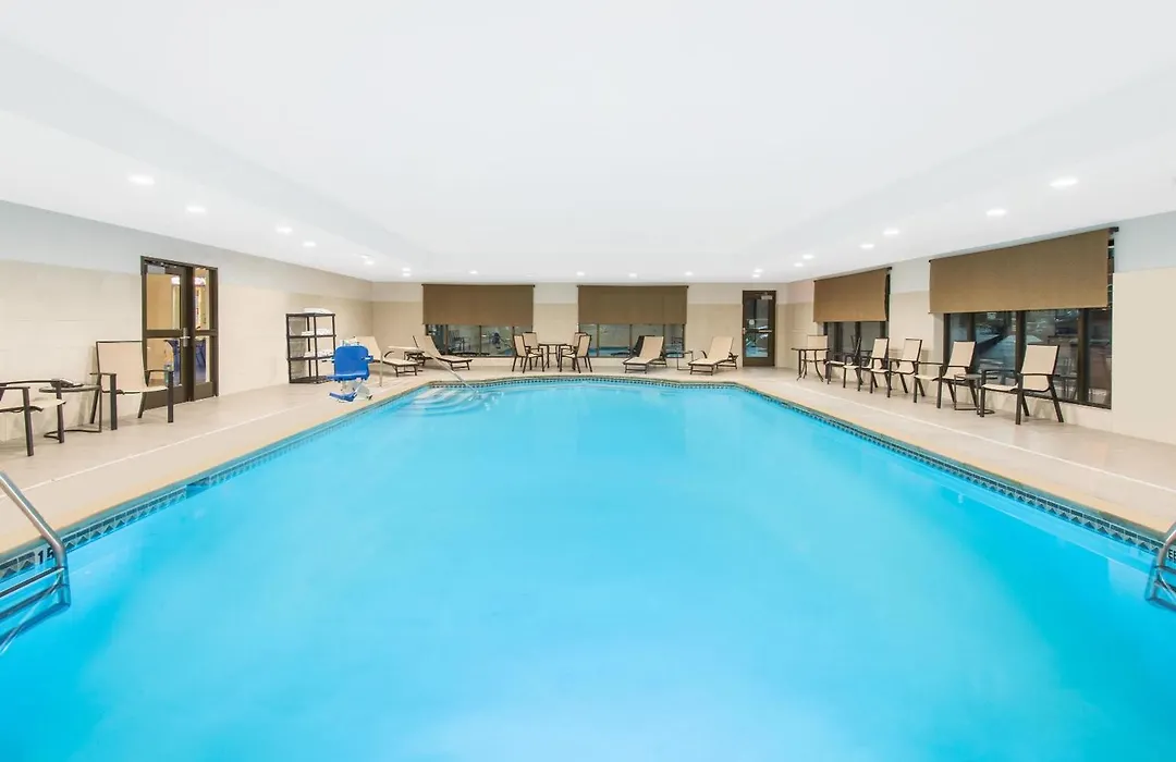 Wingate By Wyndham Niagara Falls-1